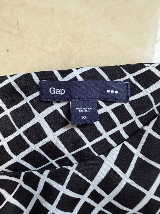 GAP Black & White Grid Peplum Tank - Women's - Picture 3 of 4